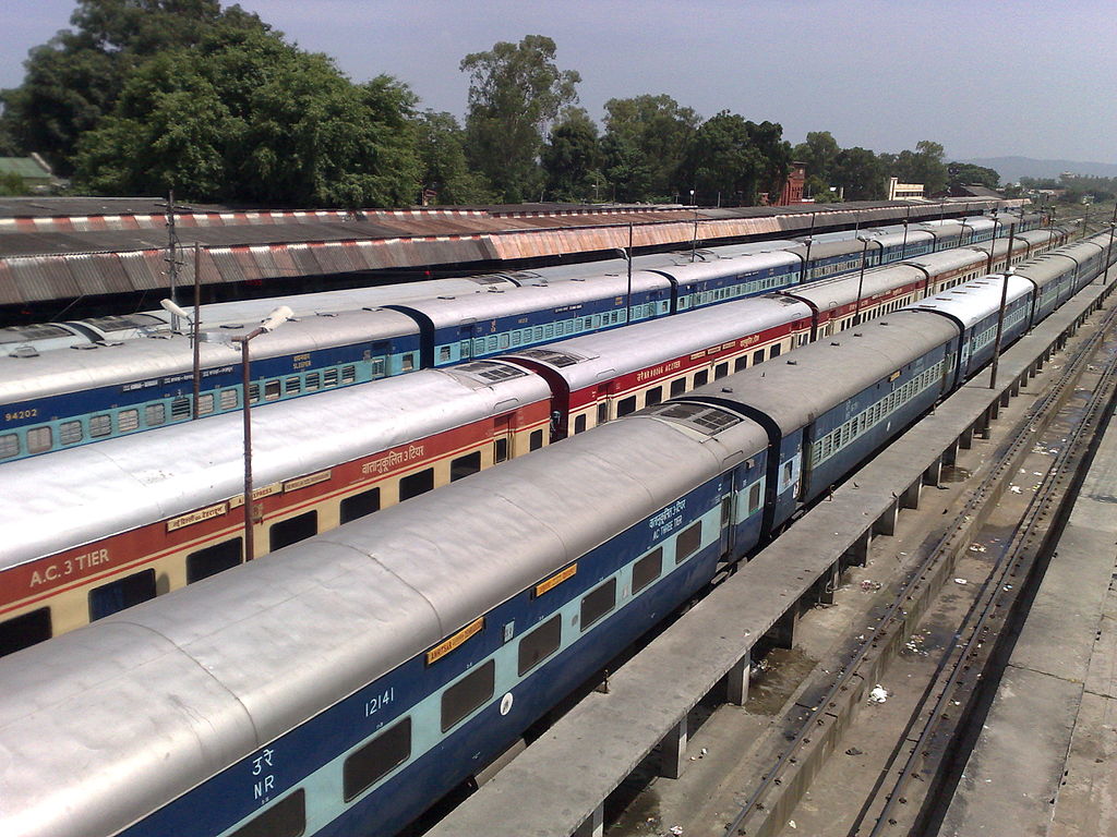 trains at dehradun railway station