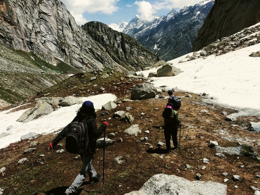 enroute chatru campsite from hampta pass