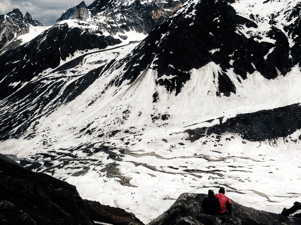 trekkers resting while descending the hampta pass