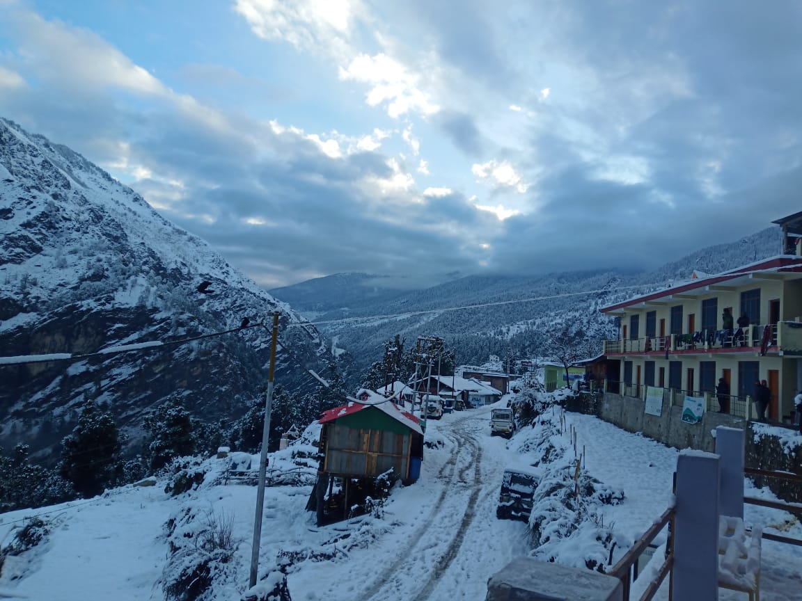 sankri village covered with snow