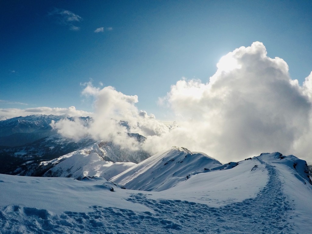 kedarkantha summit snowy ridge