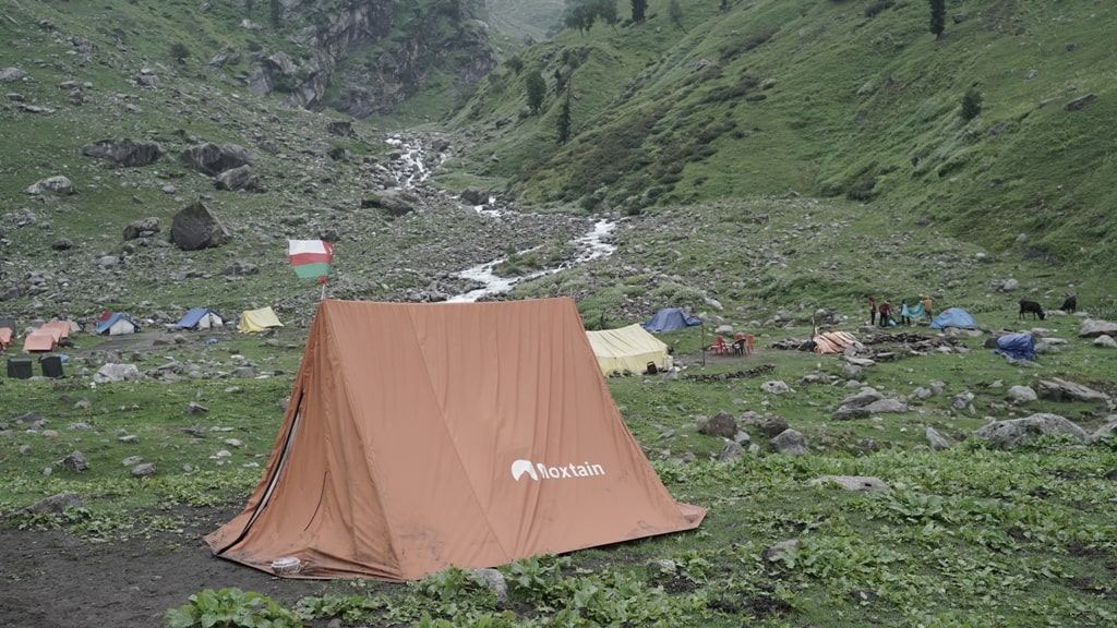 camping in himalayas