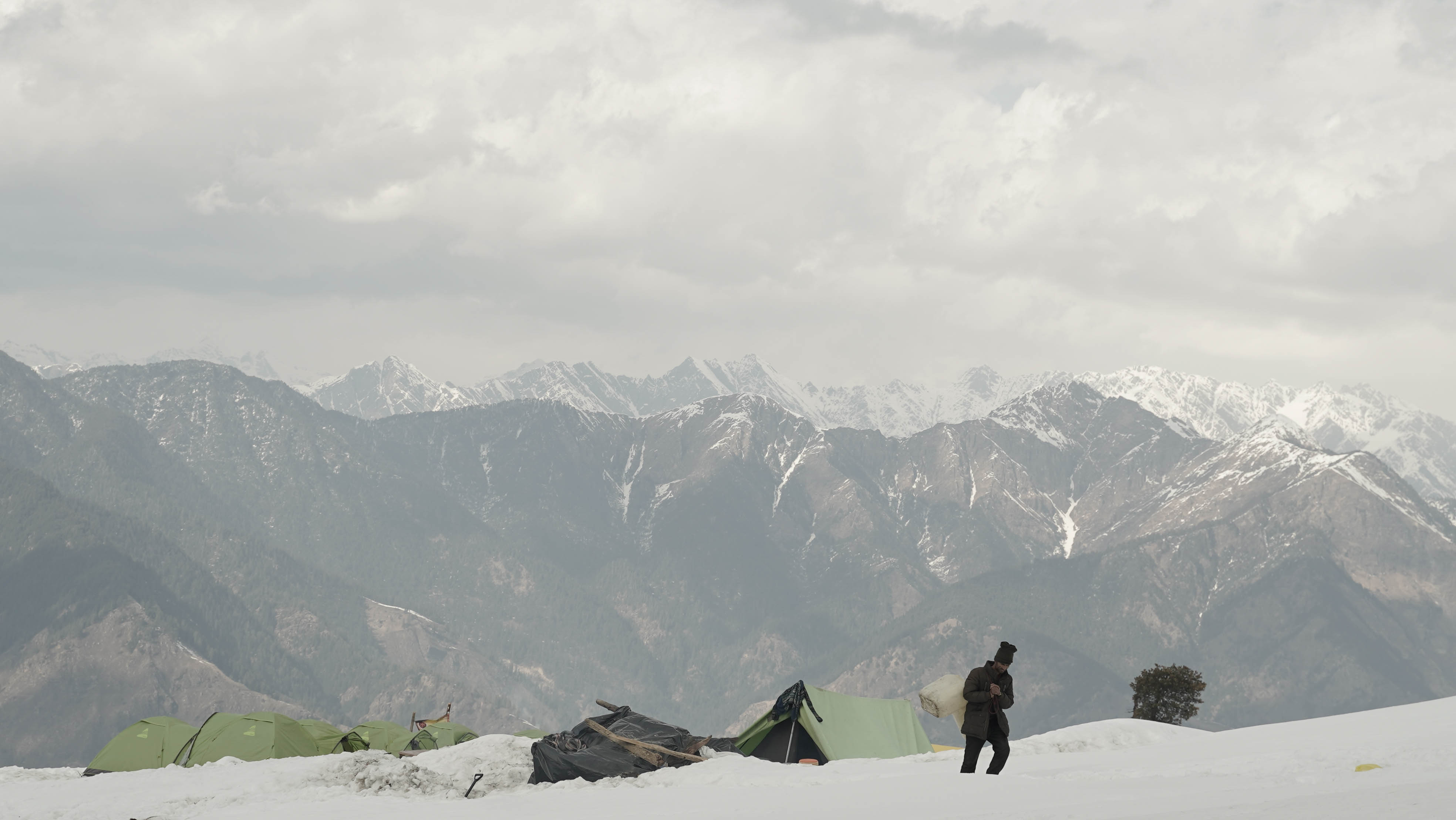 Kedarkantha winter trek peaks view