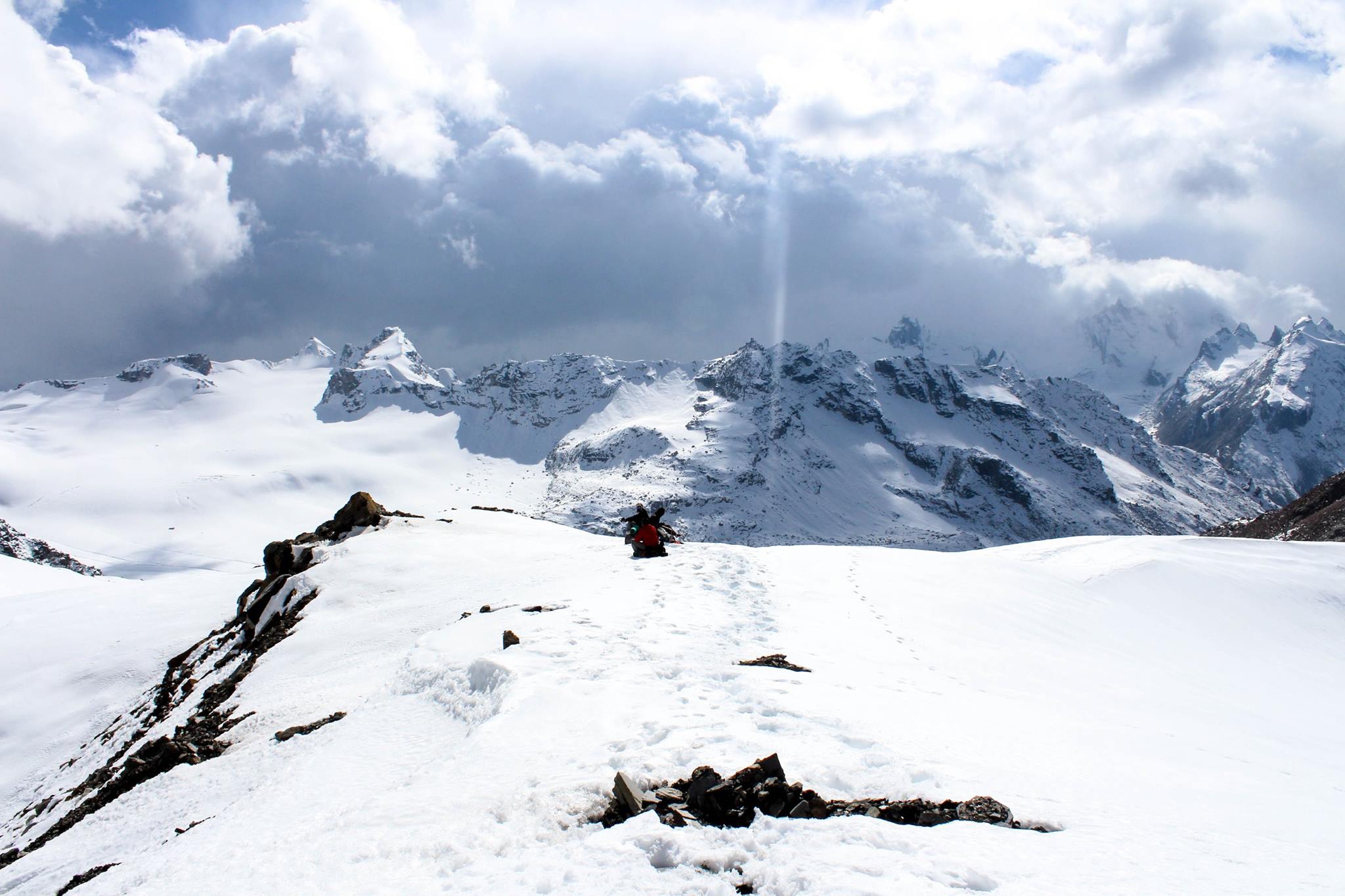 Pin Parvati trek snow capped mountain view