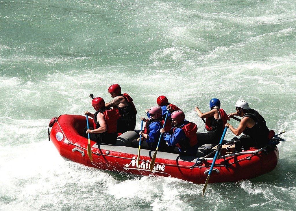 white water rafting in rishikesh