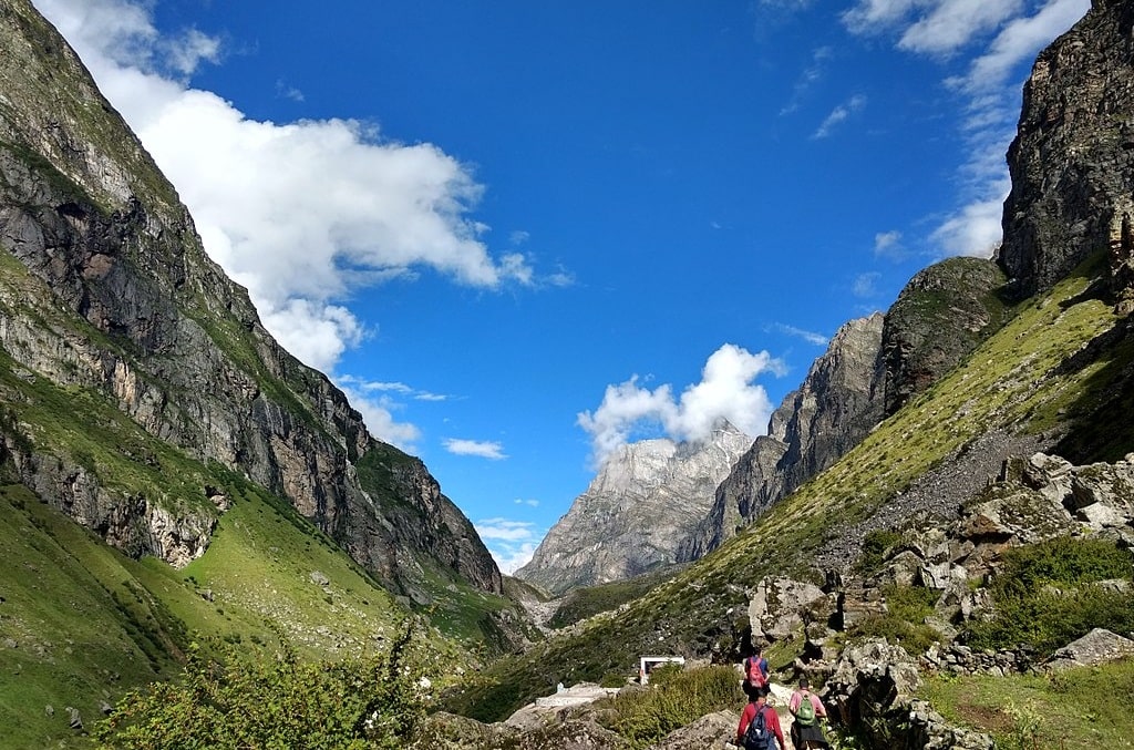 enroute Satopanth tal trek