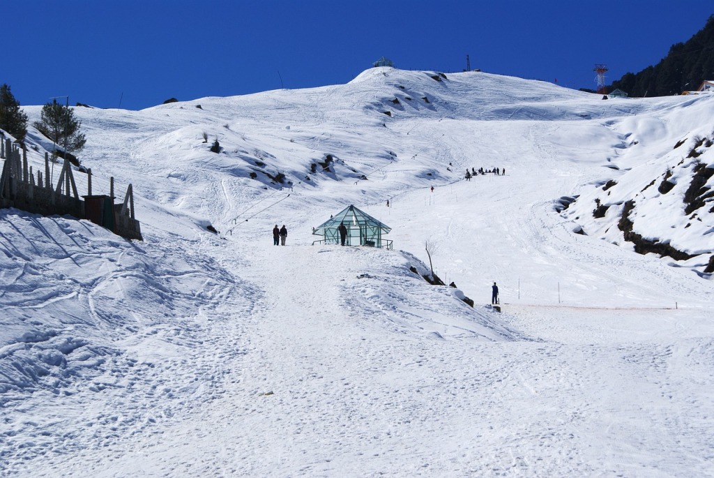 skiing in auli