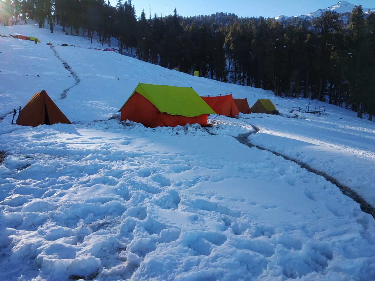 kedarkantha trek basecamp