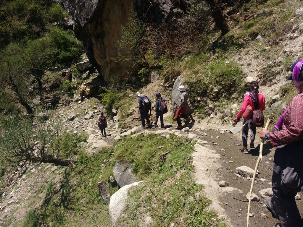 trekkers walking back to taluka