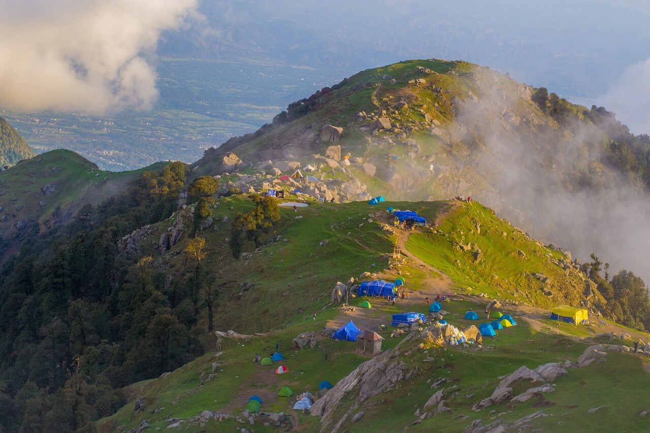 triund trek campsite